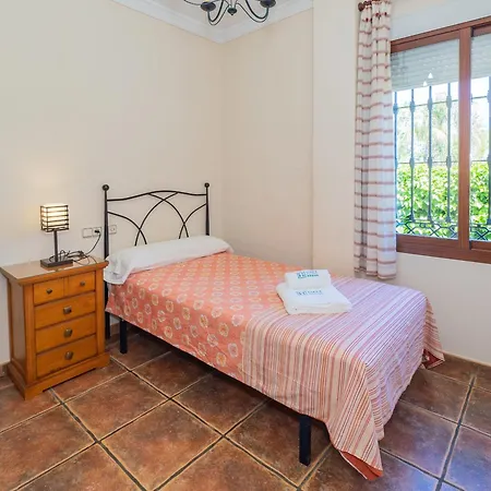 Holiday home Cubo's Tinajas De La Dehesilla