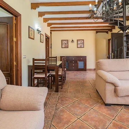 Cubo's Tinajas De La Dehesilla Holiday home *